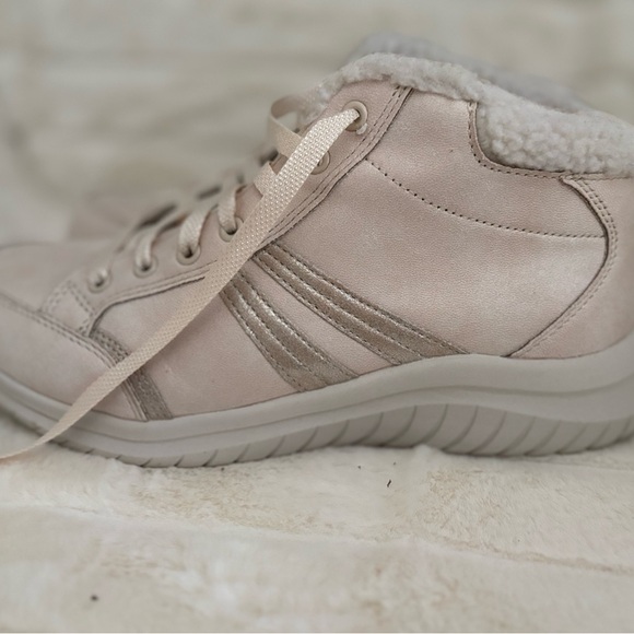 Skechers Lite Weight Tie up Boots - Natural Blush Color - Size 8.5 Wide - Picture 6 of 6